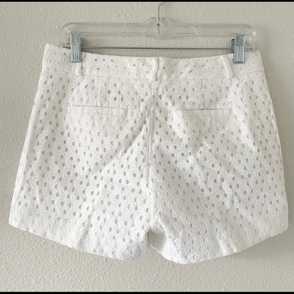Banana Republic White Eyelet Shorts SZ 2 - Picture 2 of 4